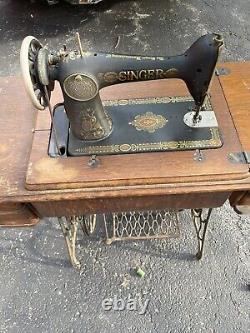 Machine à coudre et bureau Singer antique. Numéro de série G de la série G0795029.