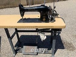 Machine à coudre industrielle Singer 96-87 vintage antique avec table