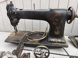 Machine à coudre industrielle Singer Antique pour pièces ou restauration.