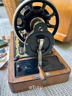 Machine à coudre manuelle Singer antique à manivelle