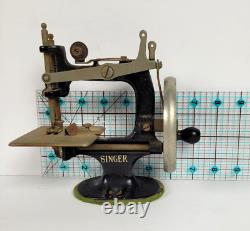 Machine à coudre miniature VINTAGE Antique SINGER des années 1920, modèle 20, jouet pour enfant avec pince