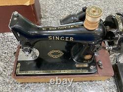 Machine à coudre portable SINGER modèle 99K de 1952 avec accessoires + pédale fonctionne bien