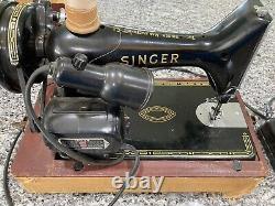 Machine à coudre portable SINGER modèle 99K de 1952 avec accessoires + pédale fonctionne bien