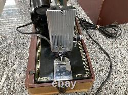 Machine à coudre portable SINGER modèle 99K de 1952 avec accessoires + pédale fonctionne bien