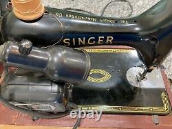 Machine à coudre portable SINGER modèle 99K de 1952 avec accessoires + pédale fonctionne bien