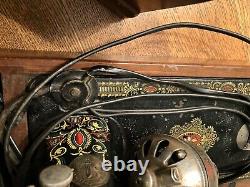 Machine à coudre portable Singer antique