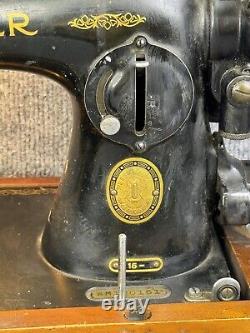 Machine à coudre portable Singer modèle 15-91 de 1952 avec pédale entièrement fonctionnelle