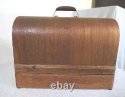 Machine à coudre portable électrique Singer 99 antique de 1937 avec couvercle en bois courbé AE398473