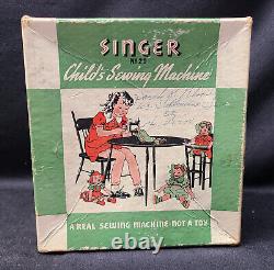 Machine à coudre pour enfant Singer 20-10 Centennial de 1951 avec accessoires, boîte d'origine