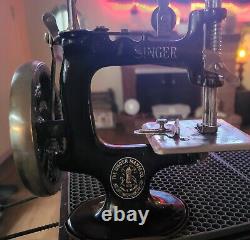 Machine à coudre pour enfant en fonte d'antiquité Singer 7