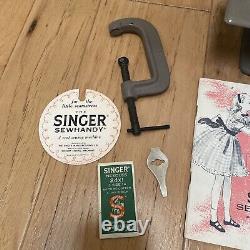 Machine à coudre pour enfants Vintage Singer Sewhandy Model 20 avec boîte d'origine