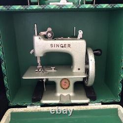 Machine à coudre pour enfants Vintage Singer Sewhandy avec étui