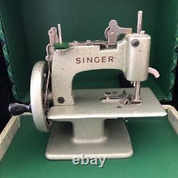 Machine à coudre pour enfants Vintage Singer Sewhandy avec étui