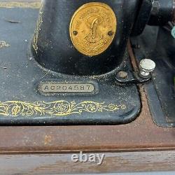 Machine à coudre vintage Singer modèle 1928 avec boîte en bois AC204587 LIRE