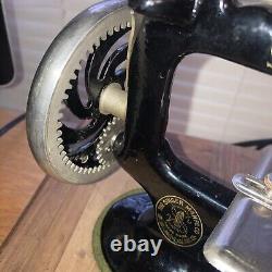 Machine à coudre vintage pour enfant SINGER Sewhandy modèle 20 fonctionne et révisée