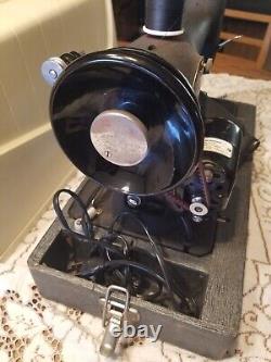 Modèle de machine à coudre portable Vintage Singer 99 de 1945 AG183845 avec étui, testé