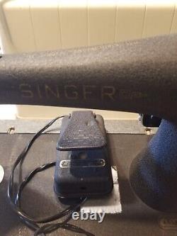 Modèle de machine à coudre portable Vintage Singer 99 de 1945 AG183845 avec étui, testé