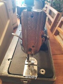 Modèle de machine à coudre portable Vintage Singer 99 de 1945 AG183845 avec étui, testé