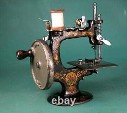 Nice Antique Toy Sewing Machine Fabriquée En Russie Similaire À Singer 20