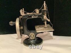 Rare Antique Authentique Signed Singer Miniature Travail Machine À Coudre Pas De Rés