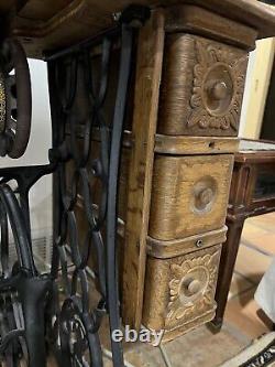 Rare Machine à coudre en bois vintage Singer des années 1900, décor de meuble