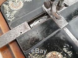 Rare Modèle 1902 Chanteur 48k Machine À Coudre Manivelle Ottoman Main R679361