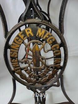 Rare Pré 1900 Grand Centre Placé Logo Singer Machine À Coudre Stand De Bande De Roulement