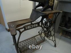 Singer 29-4 Vintage/antique Industrial Cobbler/leather Treadle Sewing Machine
