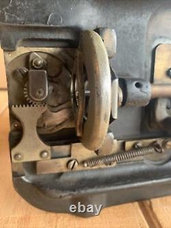 Singer 68-7 Lock Stitch Button 1920's Machine À Coudre Industrielle Vendue Telle Quelle