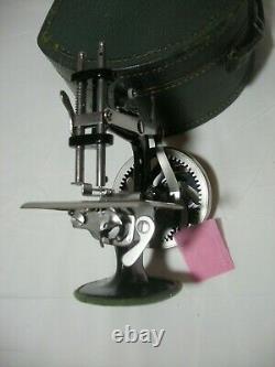 Singer Antique Singer Model 20 Sewhandy Childs Toy Sewing Machine Des Années 1900