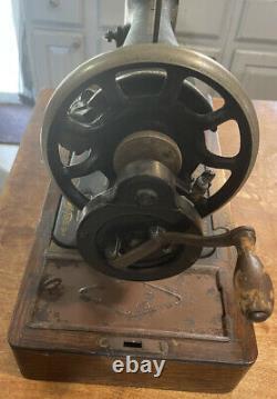 Singer Hand Crank Antique Machine À Coudre 1920s Avec Boîtier En Bois