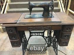 Singer- Machine À Coudre Antique Avec Table