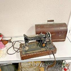 Singer Portable Sewing Machine Working Bentwood Case Aa126236 Modèle 99 -rd Dscrp