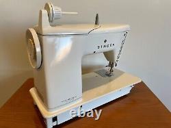 Successeur de 411G Machine à coudre Singer 1961 611G entièrement testée en Allemagne