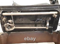 Superbe machine à coudre Singer modèle 99k de 1927 avec boîtier, entièrement testée.
