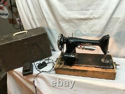 Vintage Antique Années 1900 Singer Cast Iron Couture Machine Avec Case Foot Pedal