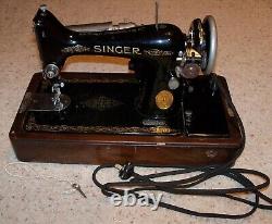 Vintage EUC 1924 Singer Modèle 99 avec boîtier en bois courbé et clé, moteur, contrôle du genou