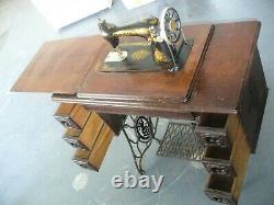 Vintage Singer Treadle Machine À Coudre Ornée Oak Cabinet Vtg Collectionneurs