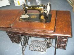Vintage Singer Treadle Machine À Coudre Ornée Oak Cabinet Vtg Collectionneurs