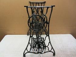 Vtg Antique 1920 Singer Treadle Sewing Machine Cast Iron Table Base