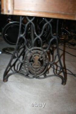 Vtg Antique Singer Treadle Machine À Coudre Armoire De Table En Fonte