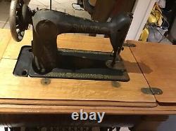 Vtg Antique Singer Treadle Sewing Machine Table Cabinet En Fonte De Fer Bois Tiger Chêne