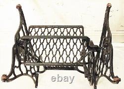 Vtg antique Singer treadle sewing machine cast iron base frame stand -> Support de cadre en fonte pour machine à coudre à pédale Singer ancienne et vintage